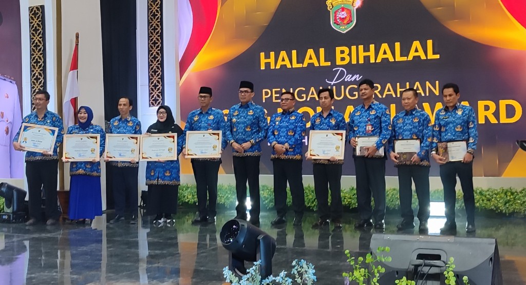 Sekretariat DPRD kota samarinda mendapat Award